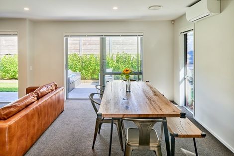 Photo of property in 32 Mooring Close, Whitby, Porirua, 5024