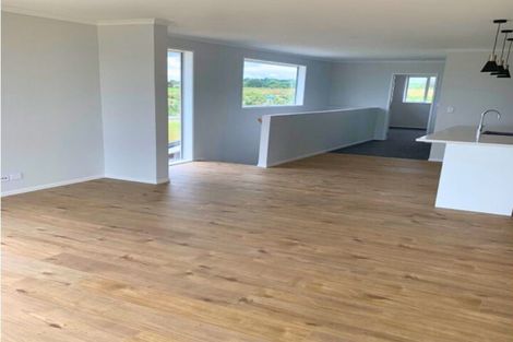 Photo of property in 9 Whata Street, Clarks Beach, 2122