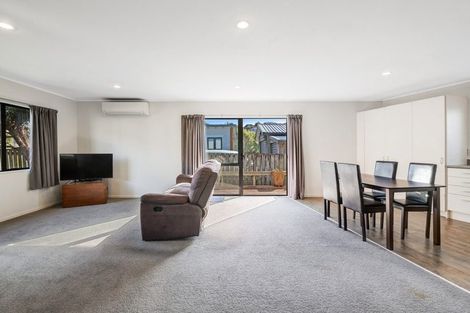 Photo of property in 2/100 Brightside Road, Stanmore Bay, Whangaparaoa, 0932