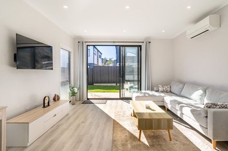 Photo of property in 5 Gloaming Lane, Wallaceville, Upper Hutt, 5018