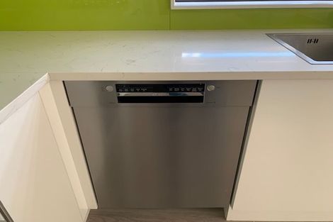 Photo of property in 9a Jillteresa Crescent, Half Moon Bay, Auckland, 2012