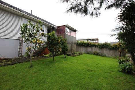 Photo of property in 17 Barron Drive, Green Bay, Auckland, 0604