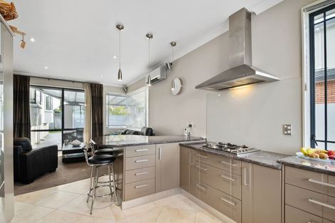 Photo of property in 6 Courtneys, West Harbour, Auckland, 0618