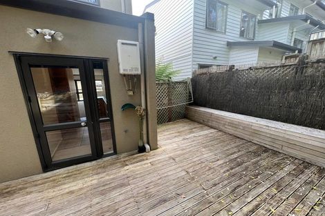 Photo of property in 4 Pannill Place, Oteha, Auckland, 0632