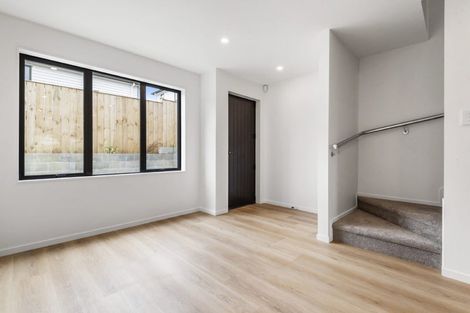 Photo of property in 8/94 Godley Road, Green Bay, Auckland, 0604