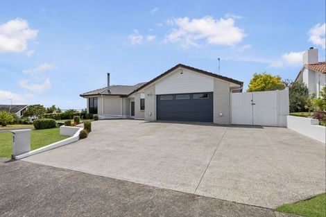 Photo of property in 2 Gillard Place, Eastern Beach, Auckland, 2012