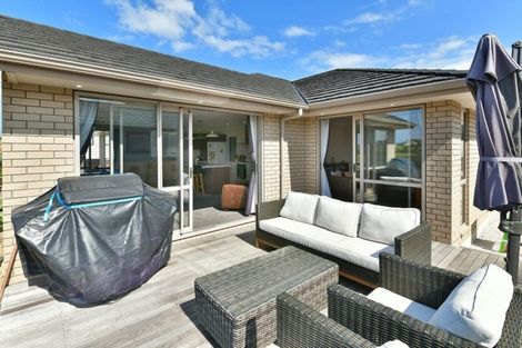 Photo of property in 8 Resolution Drive, Gulf Harbour, Whangaparaoa, 0930