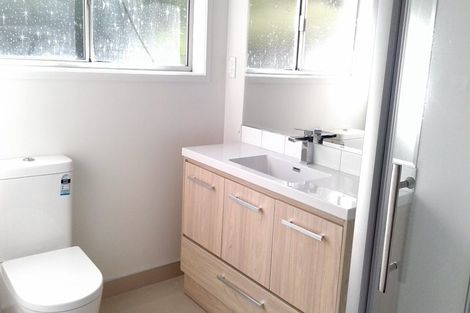 Photo of property in 2/14 Heron Place, Pakuranga Heights, Auckland, 2010
