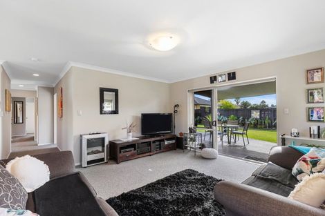 Photo of property in 35 The Gardens Drive, Papamoa Beach, Papamoa, 3118