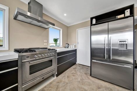 Photo of property in 77 Clemow Road, Fitzroy, New Plymouth, 4312