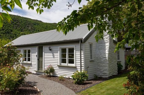 Photo of property in 17 Merioneth Street, Arrowtown, 9302