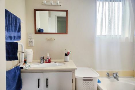 Photo of property in 72 West Harbour Drive, West Harbour, Auckland, 0618