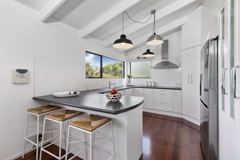 Photo of property in 1/9 Reynolds Place, Torbay, Auckland, 0630