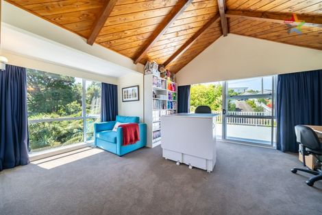 Photo of property in 14 Te Whiti Grove, Korokoro, Lower Hutt, 5012