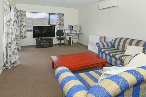 Photo of property in 4 Landsdale Place, Massey, Auckland, 0614