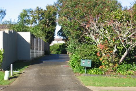 Photo of property in 1/26 Fielding Crescent, Farm Cove, Auckland, 2012
