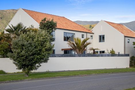 Photo of property in 9/45 Beach Road, Waikawa, Picton, 7220