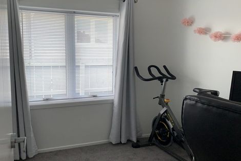 Photo of property in 1/25 Barrys Road, Glendene, Auckland, 0602