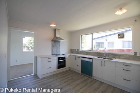 Photo of property in 33 Lendenfeld Drive, Papatoetoe, Auckland, 2025