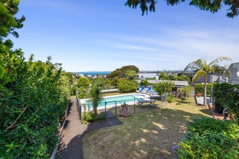 Photo of property in 7/18 Parr Terrace, Castor Bay, Auckland, 0620