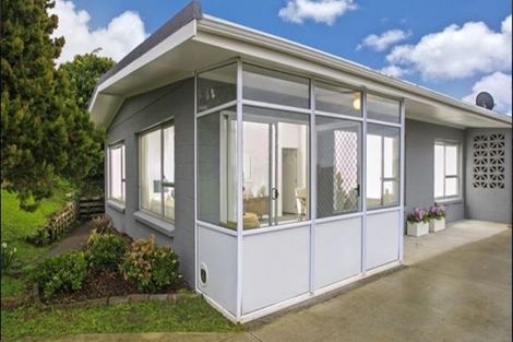 Photo of property in 2/6 Anne Road, Hillcrest, Auckland, 0627