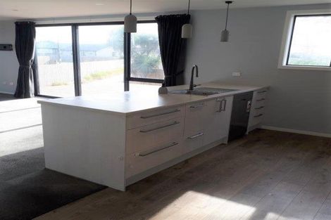 Photo of property in 28 Mattingley Street, Aranui, Christchurch, 8061