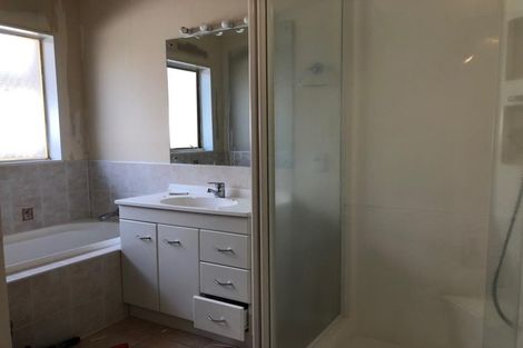 Photo of property in 3 Shrule Place, East Tamaki, Auckland, 2013