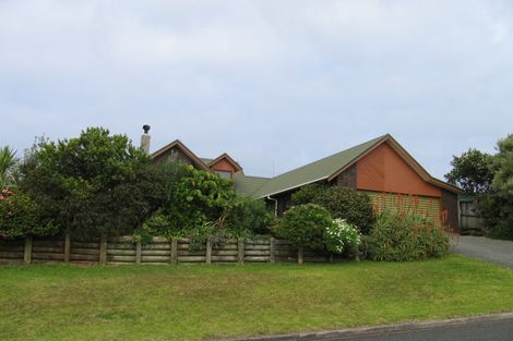 Photo of property in 19 Albert Street, Leigh, 0985