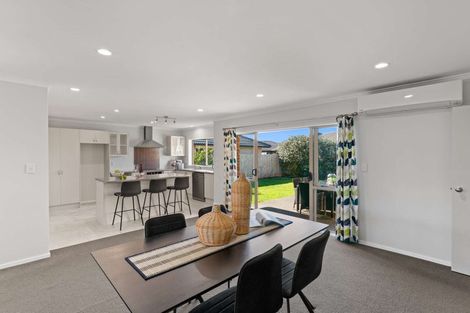 Photo of property in 37 Breaker Grove, Waiuku, 2123