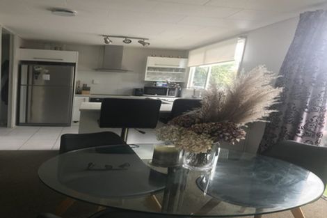 Photo of property in 1/109 Oreil Avenue, West Harbour, Auckland, 0618