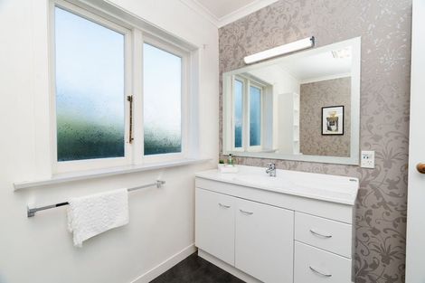 Photo of property in 4 Waldron Crescent, Green Island, Dunedin, 9018