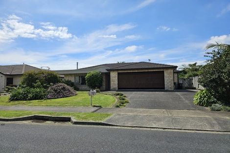 Photo of property in 15 Oreti Crescent, Papamoa Beach, Papamoa, 3118