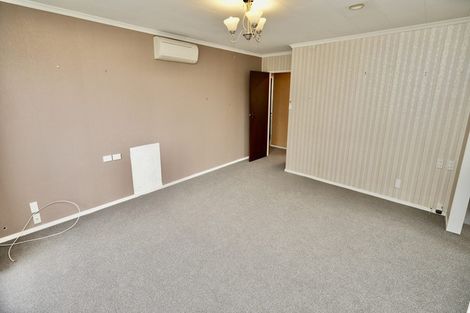 Photo of property in 43a Wikiriwhi Crescent, Awapuni, Palmerston North, 4412