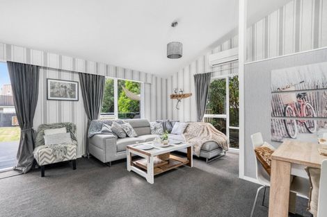 Photo of property in 27 Jenkins Avenue, Redwood, Christchurch, 8051