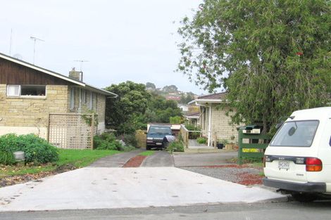 Photo of property in 2/33 Thorburn Avenue, Red Beach, 0932