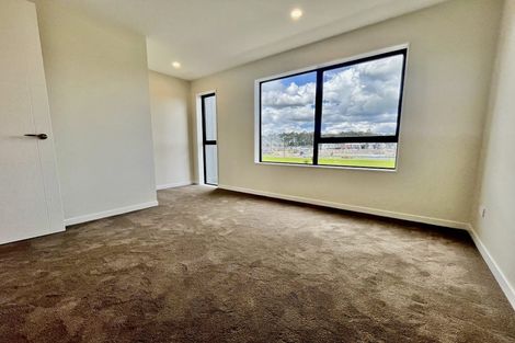 Photo of property in 9 Resnik Crescent, Kumeu, 0810