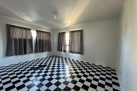 Photo of property in 266 Triangle Road, Massey, Auckland, 0614