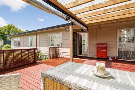 Photo of property in 10 Broadfield Street, Massey, Auckland, 0614