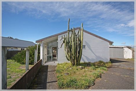 Photo of property in 5 Low Avenue, Foxton Beach, Foxton, 4815
