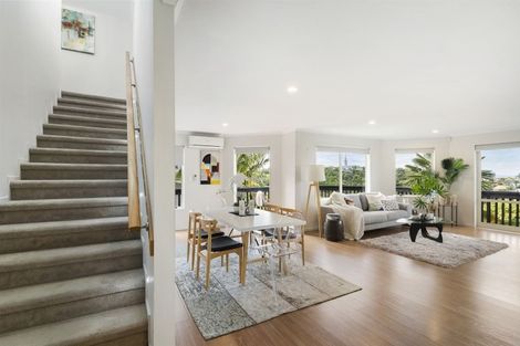 Photo of property in 941 East Coast Road, Torbay, Auckland, 0630