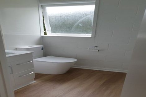 Photo of property in 14 Easton Park Parade, Glenfield, Auckland, 0629