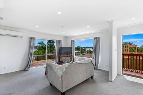 Photo of property in 35e Edmonton Road, Henderson, Auckland, 0612