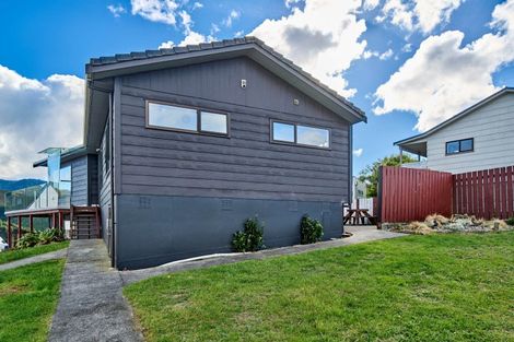 Photo of property in 79 Frobisher Street, Island Bay, Wellington, 6023