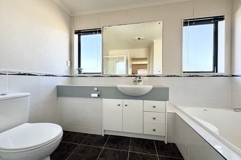 Photo of property in 6 Bellshill Close, Wattle Downs, Auckland, 2103