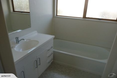 Photo of property in 1/12 Goldnib Place, Randwick Park, Auckland, 2105