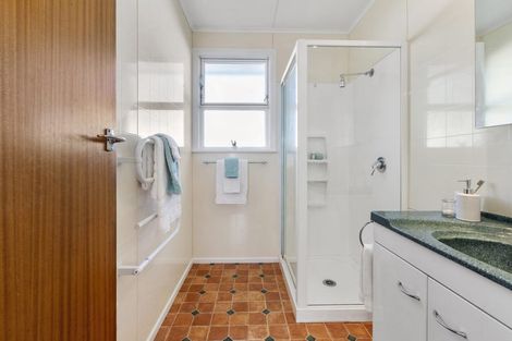 Photo of property in 8 Pauline Way, Paparangi, Wellington, 6037