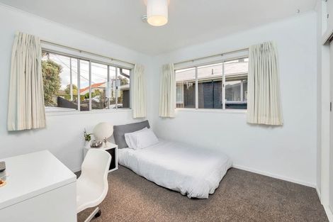 Photo of property in 131 Forrest Hill Road, Forrest Hill, Auckland, 0620