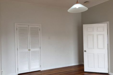 Photo of property in 3 Pleasant Road, Glen Eden, Auckland, 0602