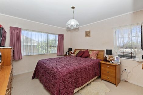 Photo of property in 2/5 Spring Grove, Henderson, Auckland, 0612