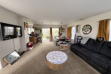 Photo of property in 11 Charta Place, Sunnyvale, Auckland, 0612